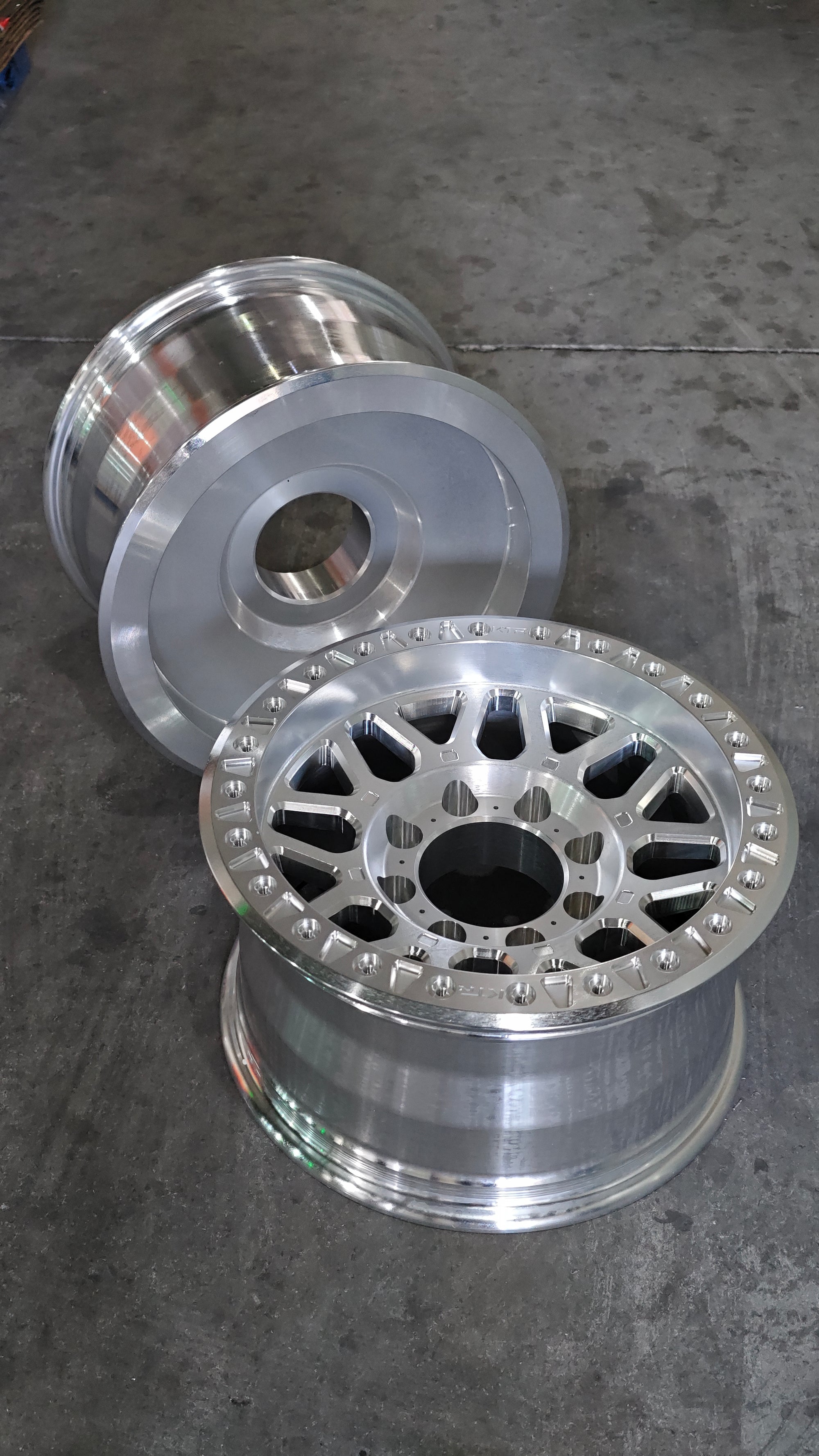 17" simulated beadlocks